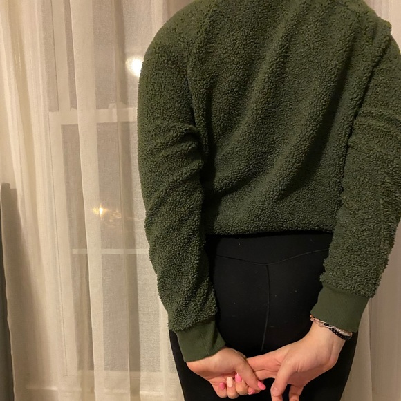 Universal Threads Green Pullover - Picture 4 of 8